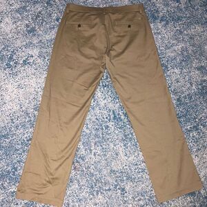 Haggar, Straight Fit Khaki Pants, Premium No Iron Khakis, Men’s Size 33x30”